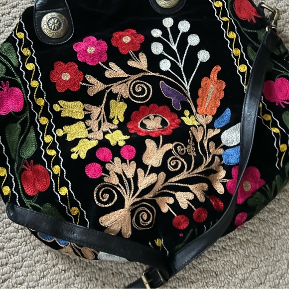 Absolutely GORGEOUS Embroidered Colorful Bag - Picture 11 of 14